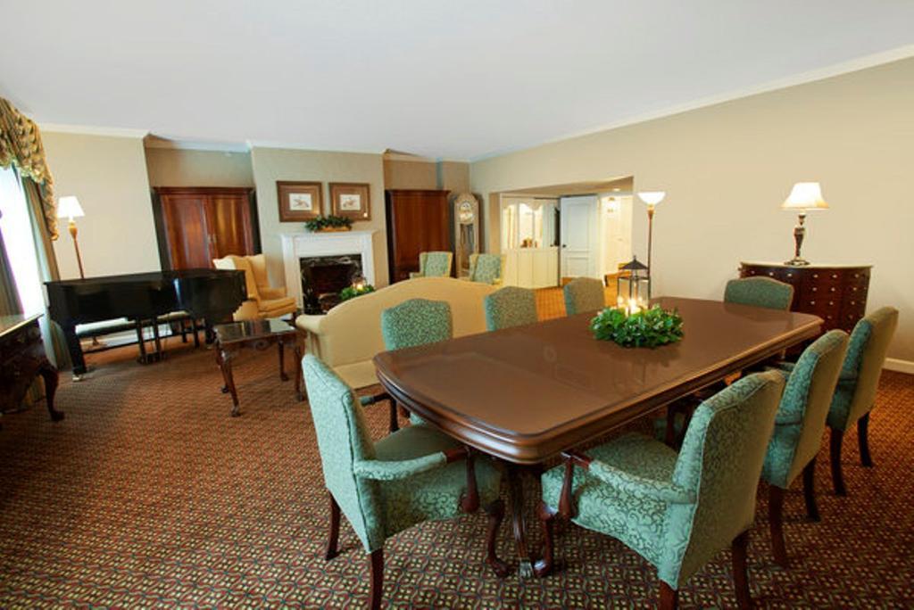 Williamsburg Hospitality House Hotel Room photo