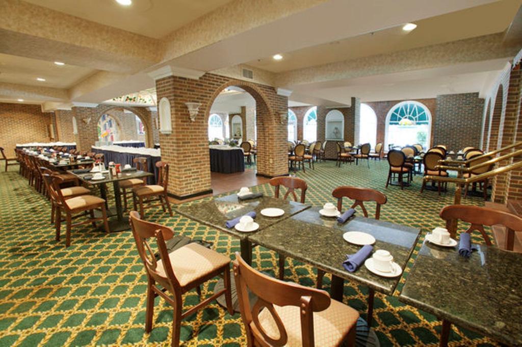 Williamsburg Hospitality House Hotel Restaurant photo