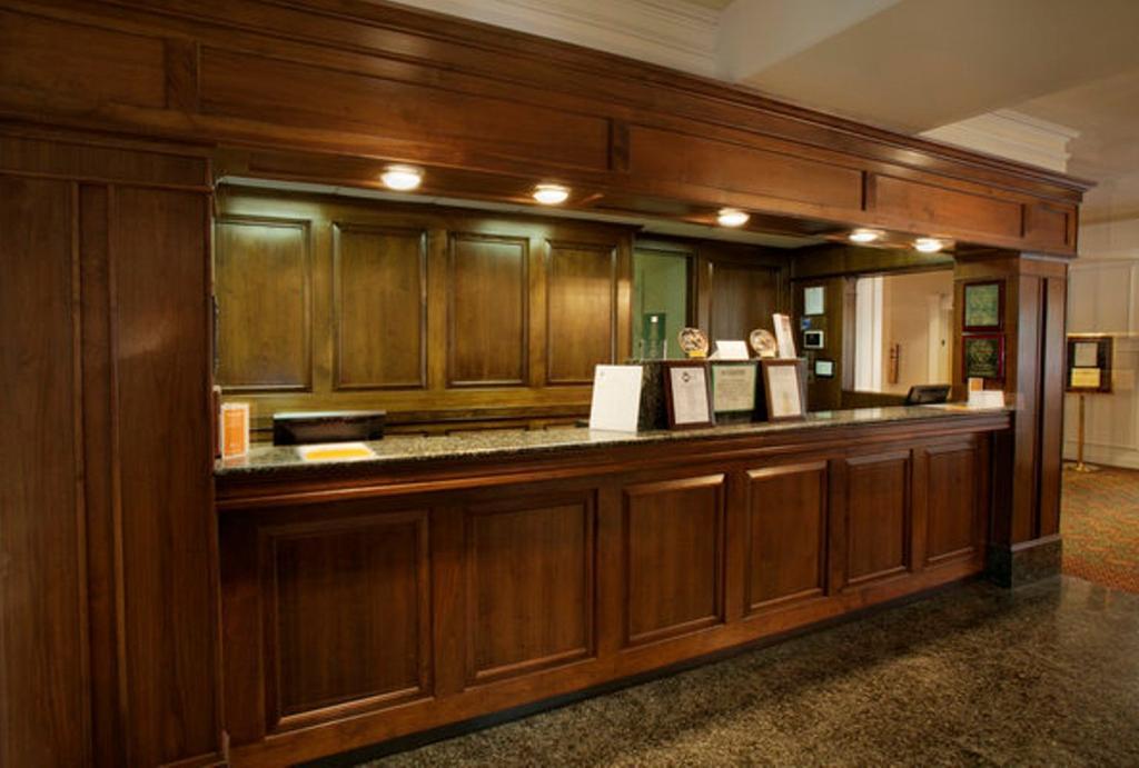 Williamsburg Hospitality House Hotel Interior photo