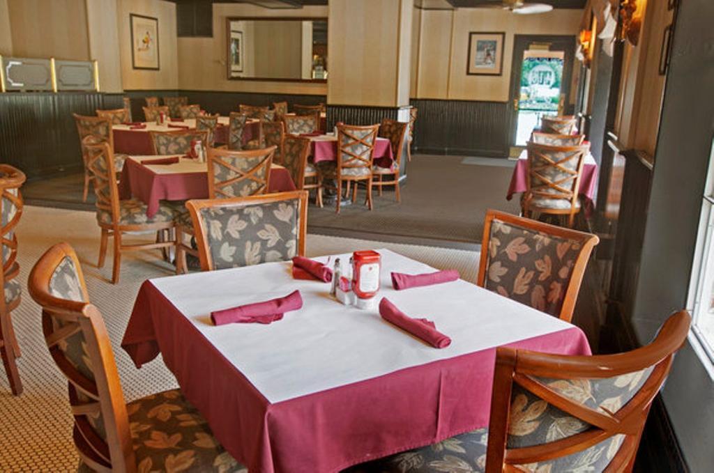 Williamsburg Hospitality House Hotel Restaurant photo